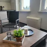 Lounge An Der Feuerwache Mit Aussenbereich Mit Klimaanlage *